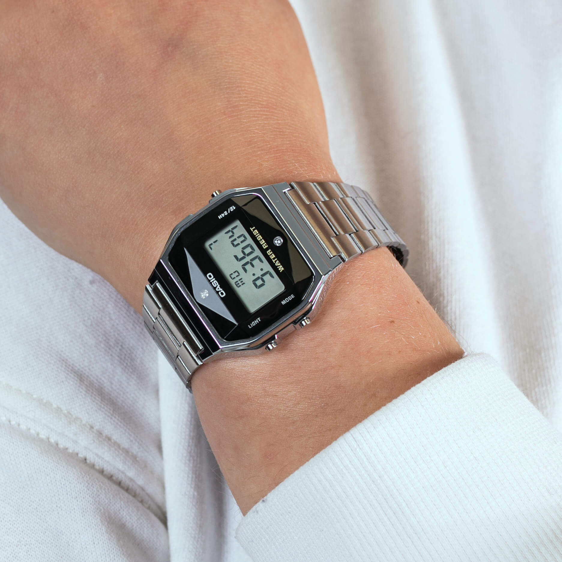 WW1393 Casio Vintage Diamond Digital Chain Watch A158WEAD-1DF