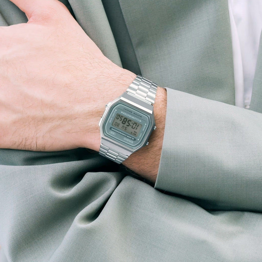 WW2868 Casio Vintage Illuminator Digital Chain Watch A168WA-3AYDF