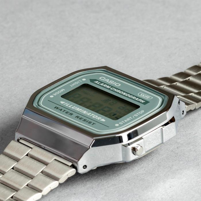 WW2868 Casio Vintage Illuminator Digital Chain Watch A168WA-3AYDF