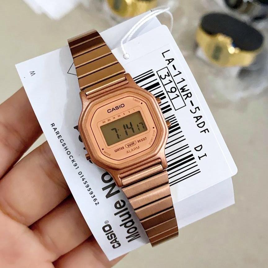 WW1014 Casio Vintage Digital Ladies Chain Watch LA-11WR-5ADF