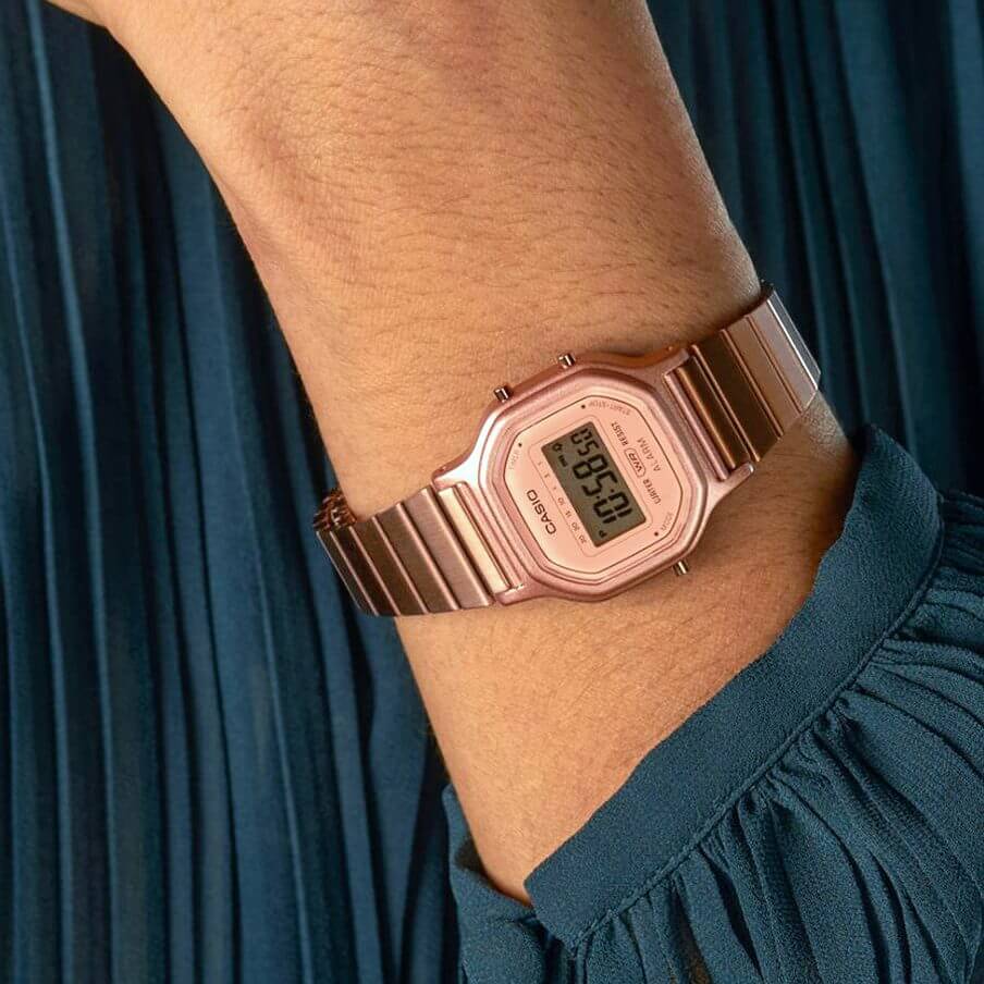 WW1014 Casio Vintage Digital Ladies Chain Watch LA-11WR-5ADF