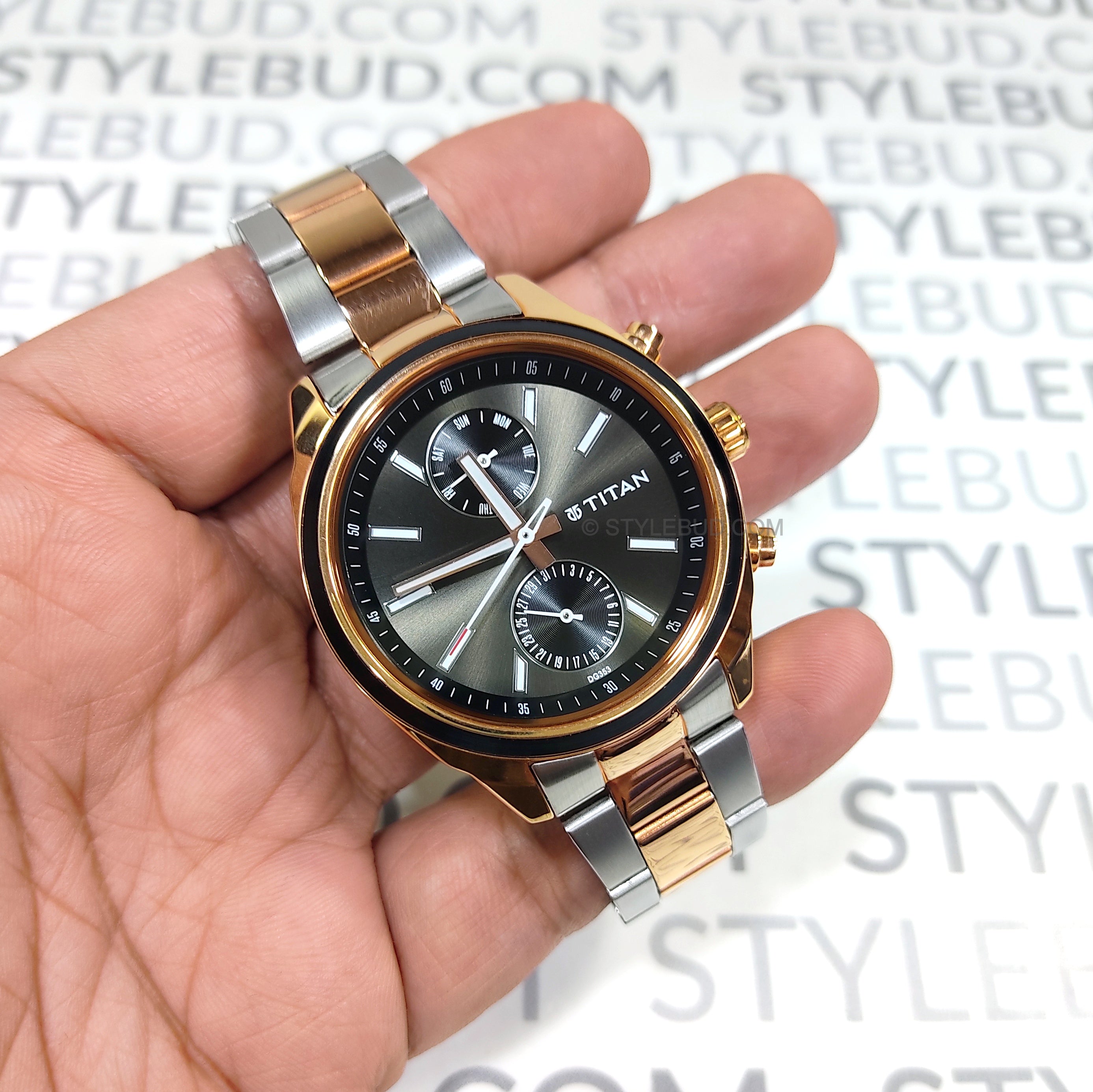 Titan 1733KM03 Watch
