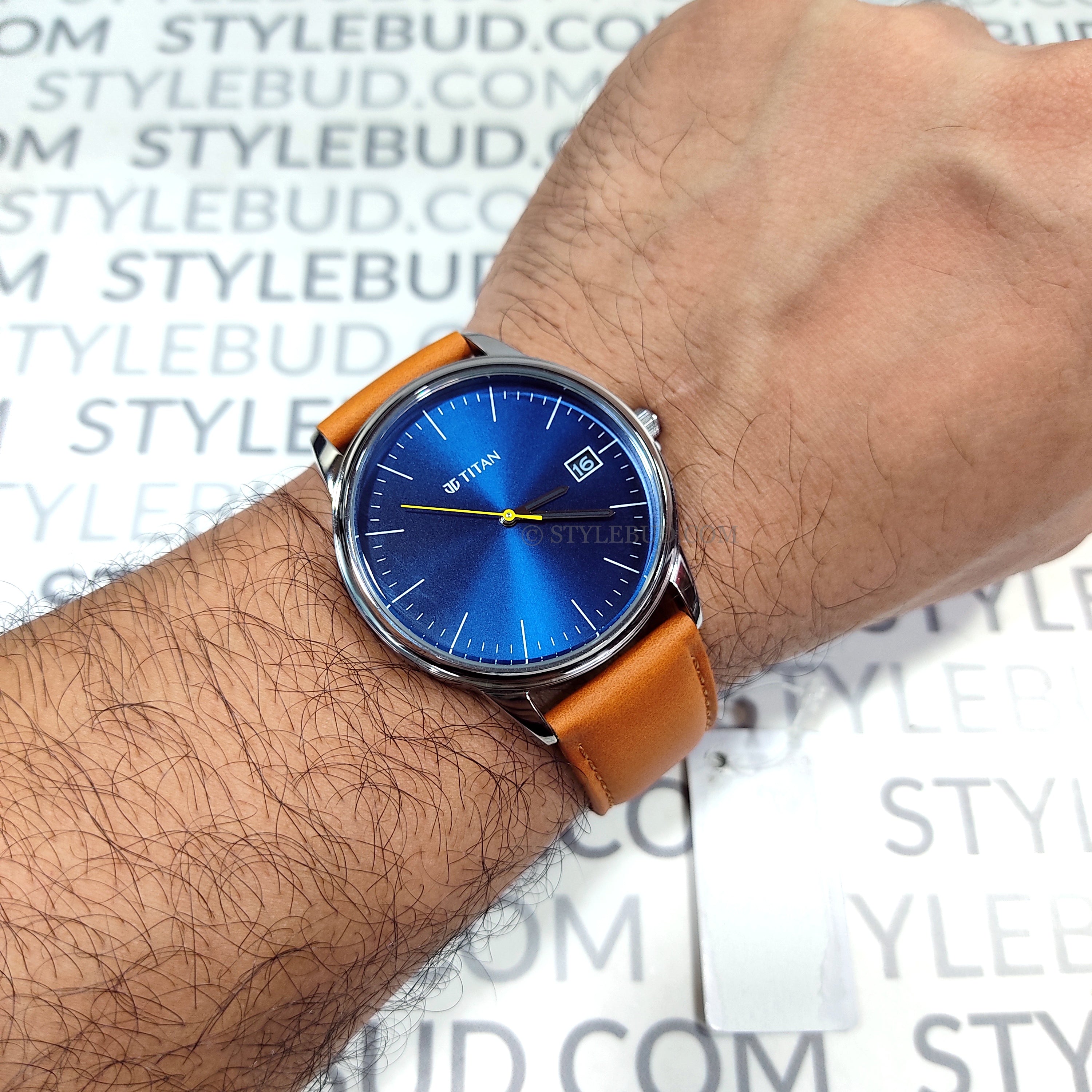 Titan 1836SL02 Watch